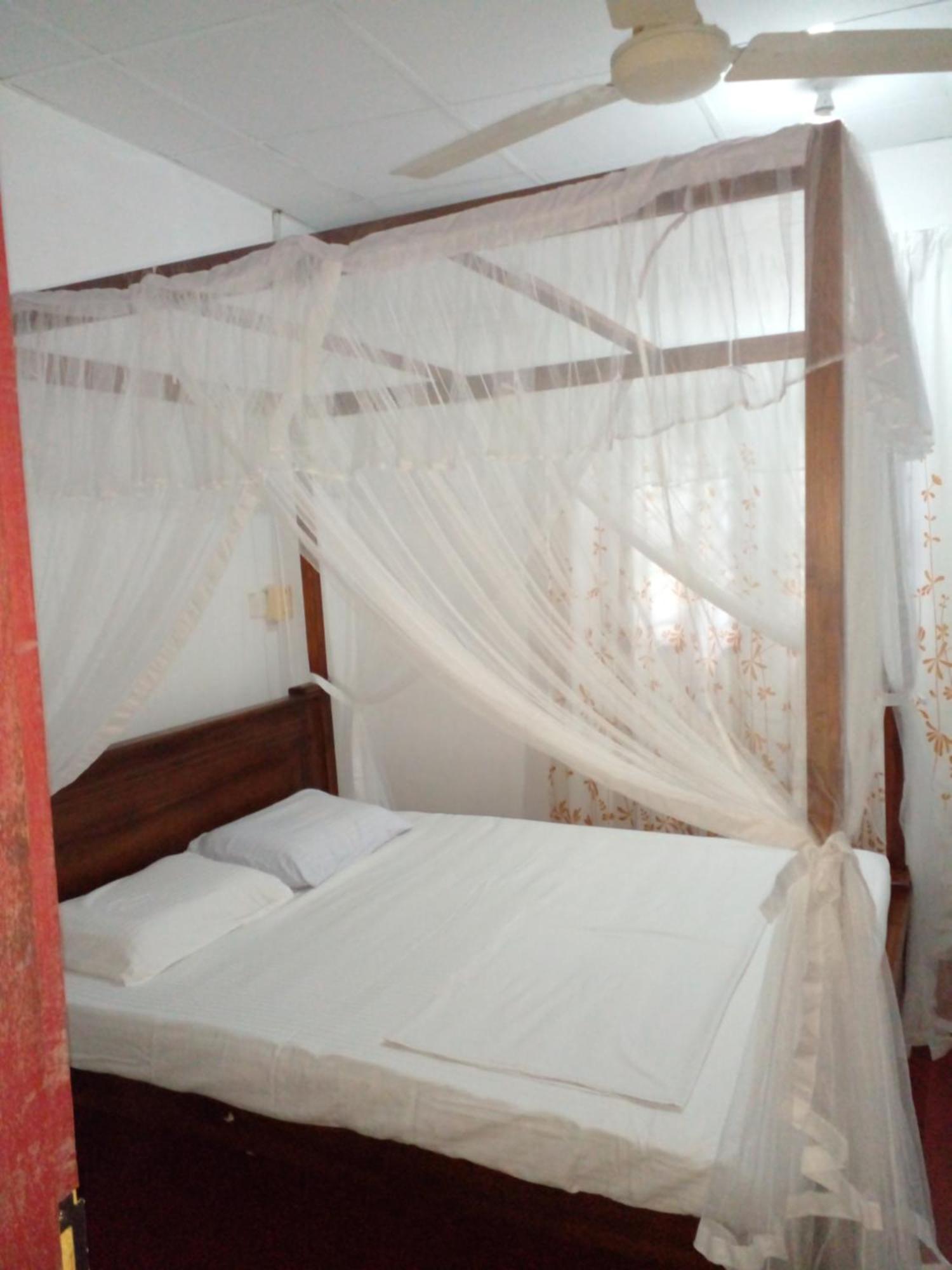Coco One Holiday Inn Mirissa Chambre photo